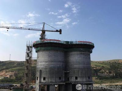 陜煤建設(shè)天工公司土建一部沙梁礦產(chǎn)品倉(cāng)滑模順利告捷，建設(shè)工程施工再創(chuàng)佳績(jī)